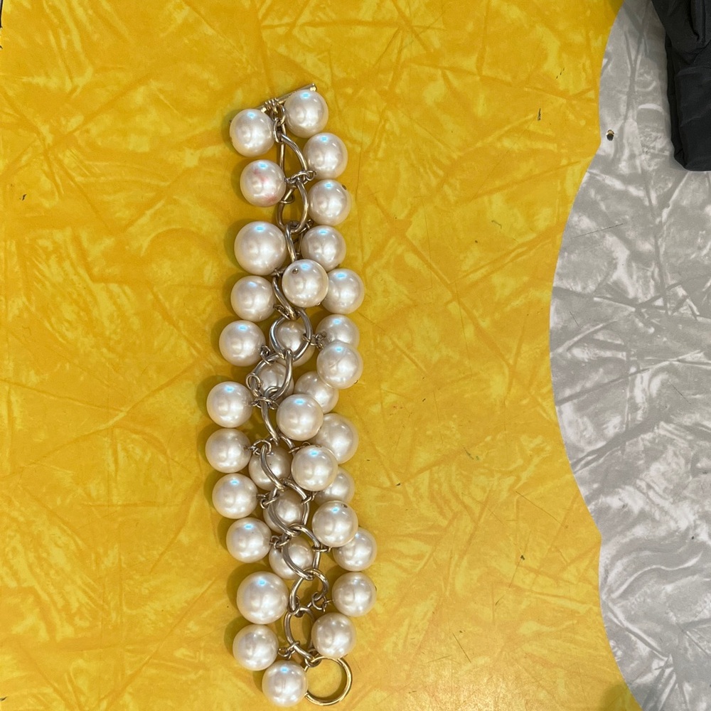 Elegant Silver Bracelet with White Pearls